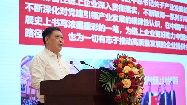 江西省銅產(chǎn)業(yè)鏈黨委書記，江銅集團黨委書記、董事長鄭高清作報告 - 副本.jpg